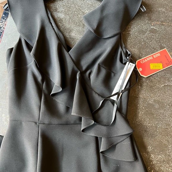 Black ruffle dress by Gianni Bini - Picture 3 of 10